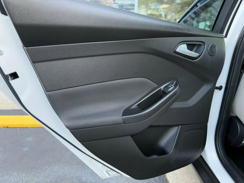 Used 2015 Ford Focus Titanium image 11