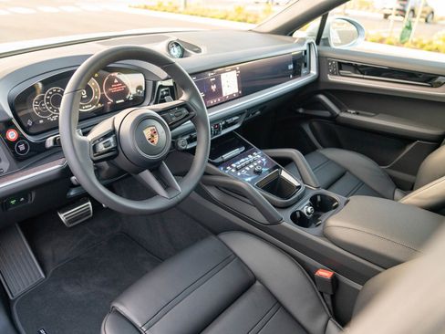 New 2026 Porsche Cayenne Coupe image 4