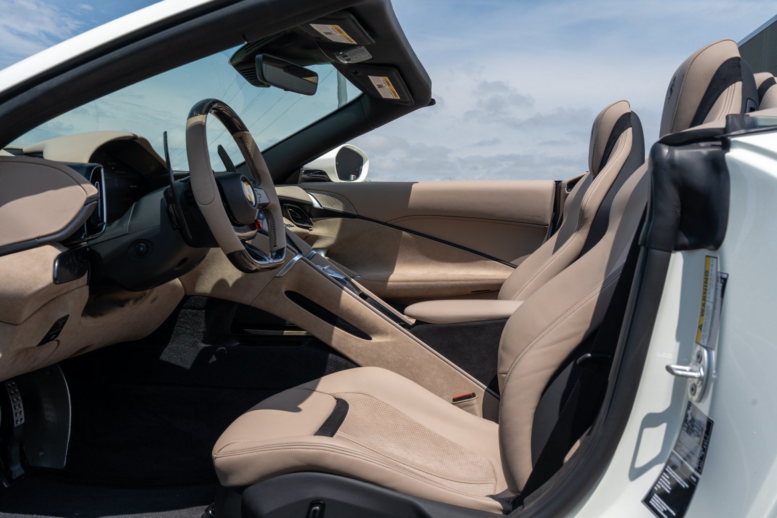 Used 2024 Ferrari Roma Spider RWD image 31