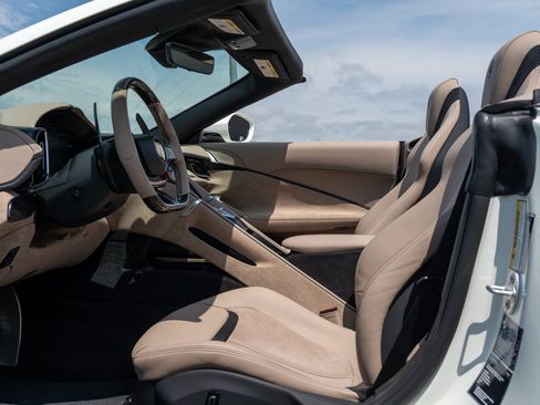 Used 2024 Ferrari Roma Spider RWD image 31