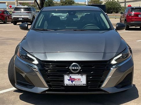 Used 2024 Nissan Altima 2.5 SV FWD image 2