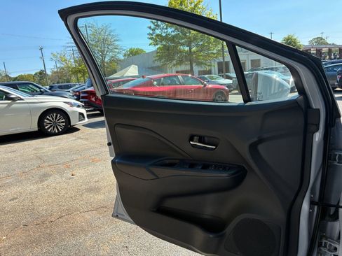Used 2025 Nissan Versa SV FWD image 18