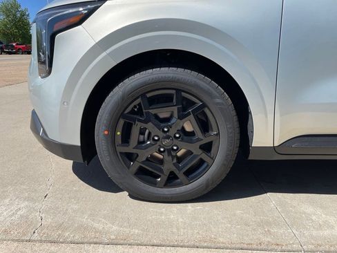 New 2026 Kia Carnival FWD image 17