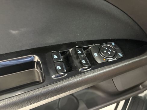 Used 2016 Ford Fusion SE FWD image 24