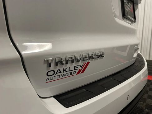Used 2017 Chevrolet Traverse LT image 14