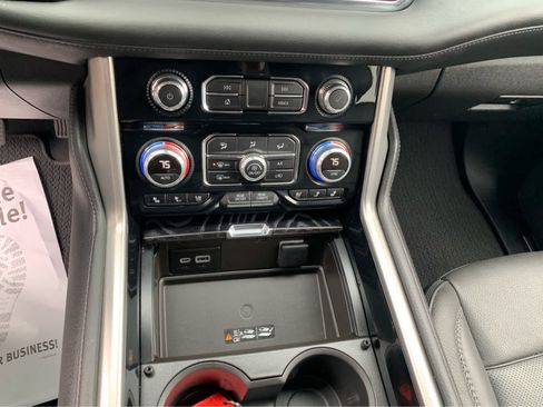 Used 2024 GMC Yukon XL Denali image 19