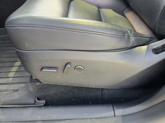 Used 2025 Tesla Model Y Long Range RWD image 16