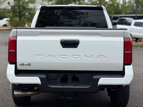 Certified 2025 Toyota Tacoma SR5 AWD/4WD image 4