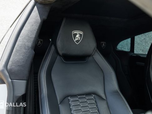 Used 2019 Lamborghini Urus AWD/4WD image 42
