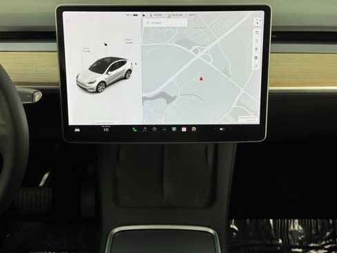 Used 2021 Tesla Model Y Long Range image 19