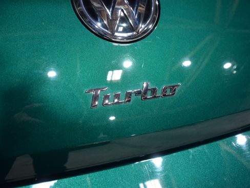 Used 2018 Volkswagen Beetle 2.0T image 9