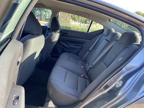 Used 2025 Nissan Altima 2.5 SV FWD image 16
