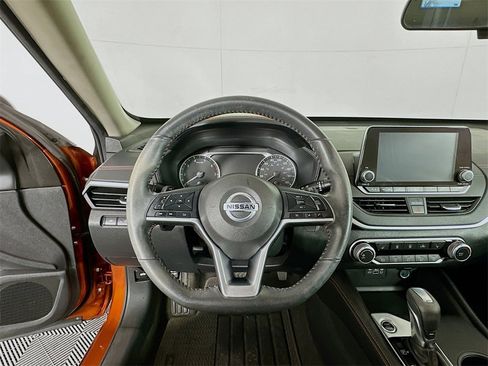 Used 2022 Nissan Altima 2.0 SR image 11