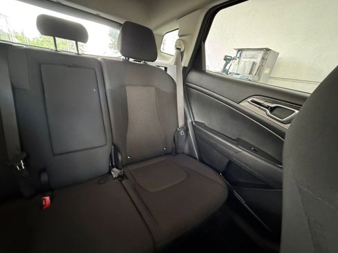 Used 2025 Kia Sportage LX image 35