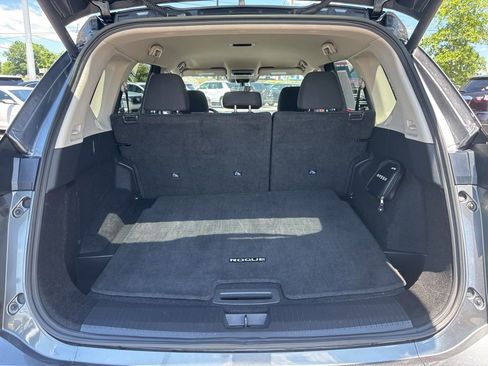 Used 2025 Nissan Rogue SV FWD image 25