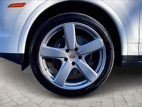 Used 2018 Porsche Cayenne Platinum Edition w/ Premium Package image 8