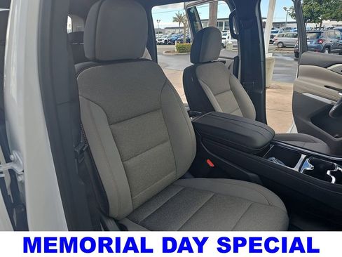 New 2026 Chevrolet Traverse LT w/ Sun and Wheel Package FWD image 10