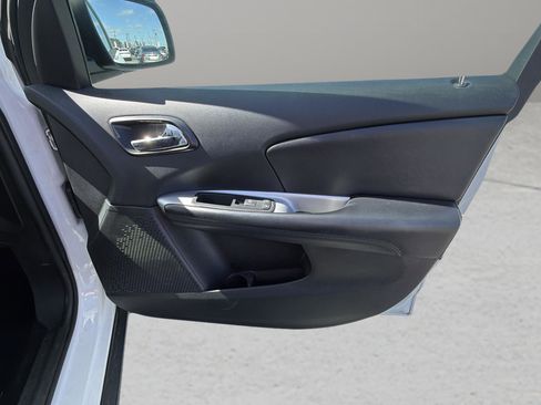Used 2019 Dodge Journey SE image 22