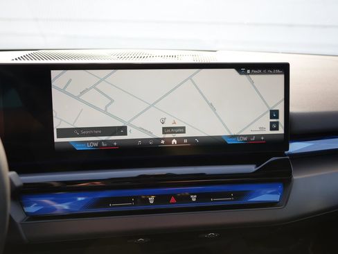 Used 2025 BMW i5 eDrive40i image 15