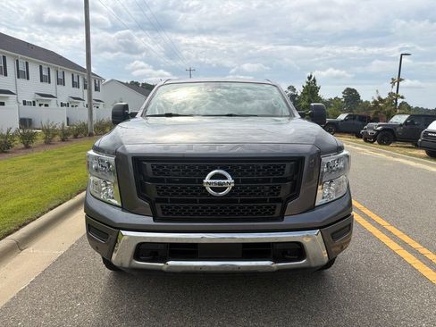 Used 2022 Nissan Titan SV w/ SV Convenience Package AWD/4WD image 5