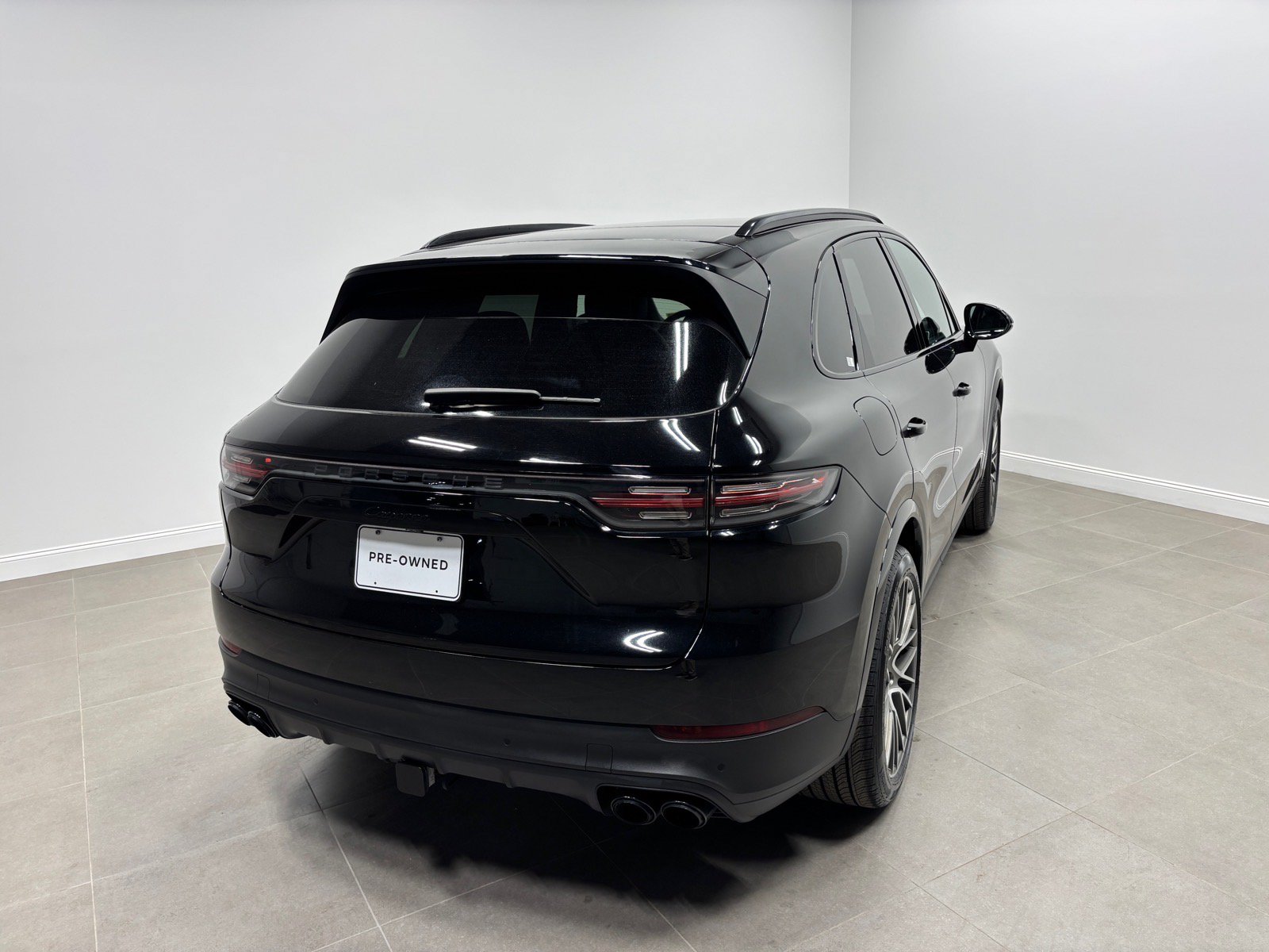 Used 2023 Porsche Cayenne Platinum Edition AWD/4WD image 7