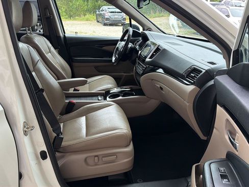 Used 2017 Honda Pilot Touring image 16