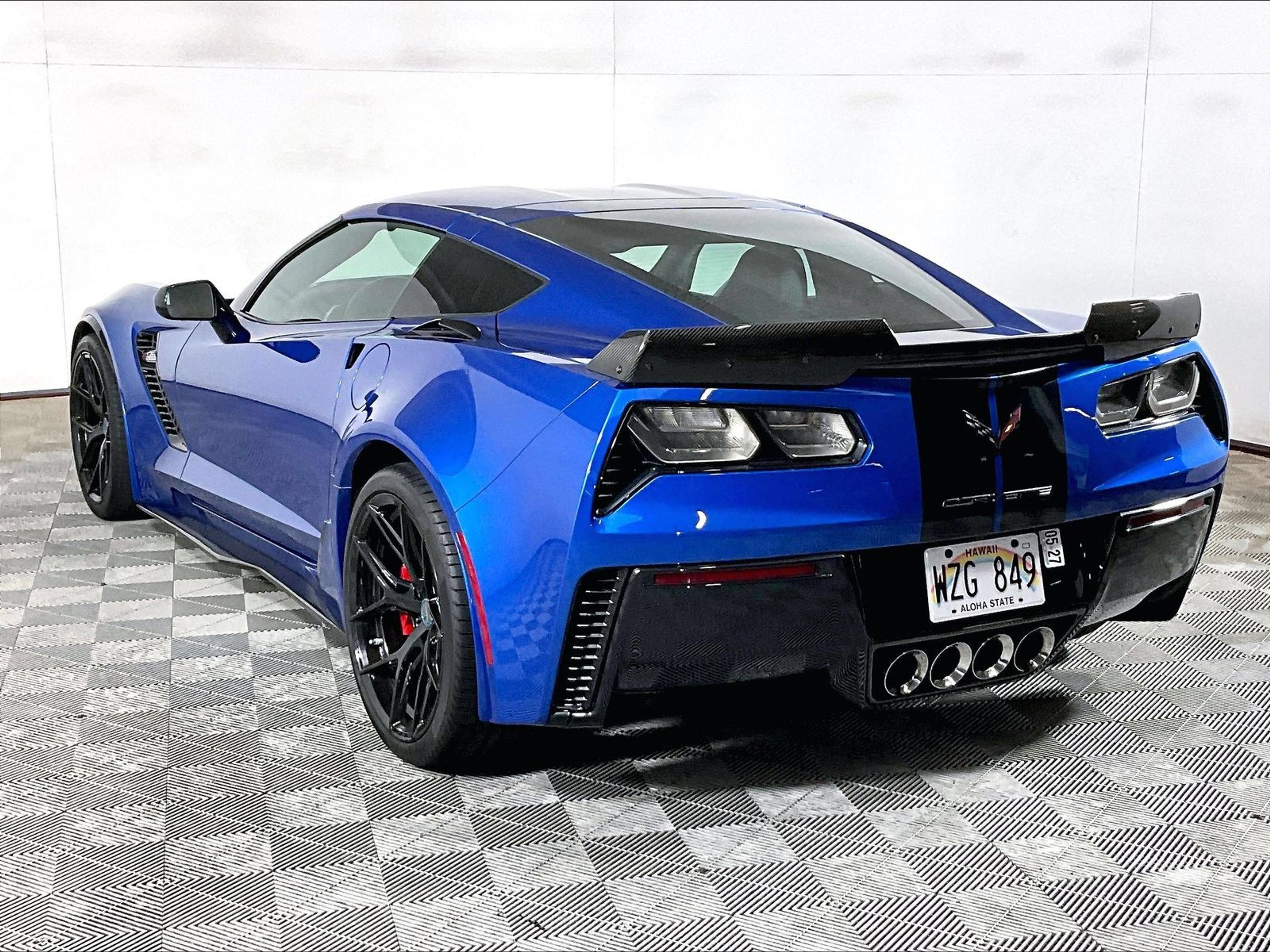 Used 2016 Chevrolet Corvette Z06 w/ 2LZ Preferred Equipment Group RWD image 3