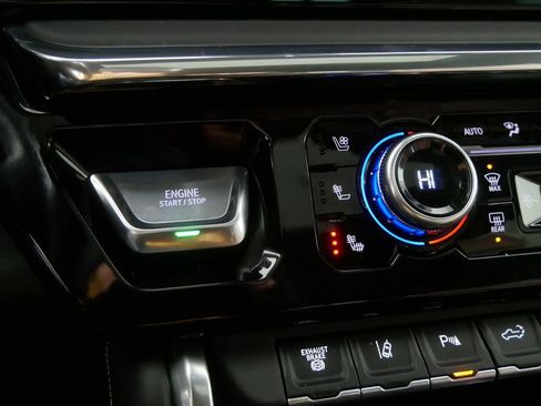 Used 2024 GMC Sierra 3500 Denali Ultimate image 26