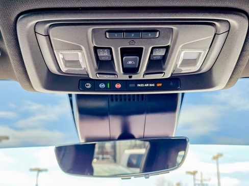 Used 2024 GMC Sierra 3500 Denali w/ Technology Package image 18