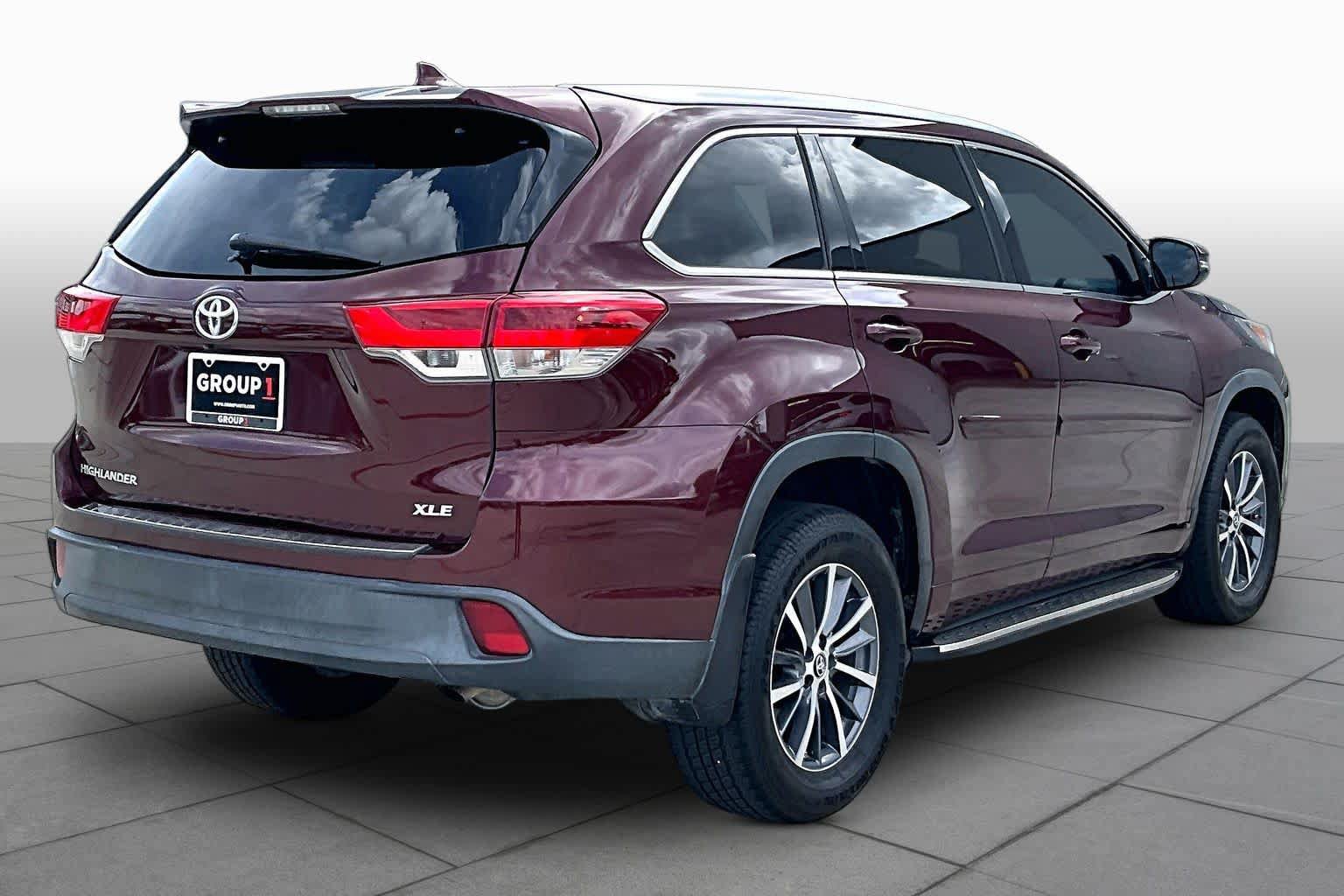 Used 2017 Toyota Highlander XLE FWD image 12