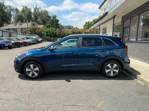 Used 2018 Kia Niro EX w/ EX Premium Package FWD image 4