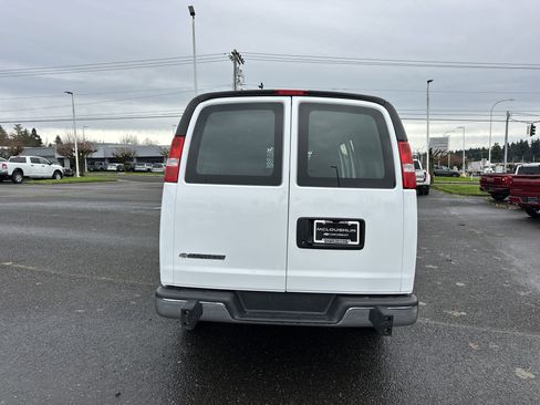 Used 2024 Chevrolet Express 2500 Work Van w/ Driver Convenience Package image 4