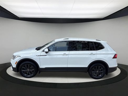 Used 2024 Volkswagen Tiguan SE AWD/4WD image 5