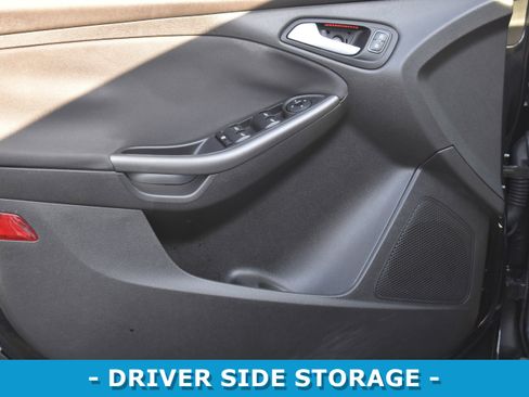 Used 2015 Ford Focus SE w/ Equipment Group 201A image 5