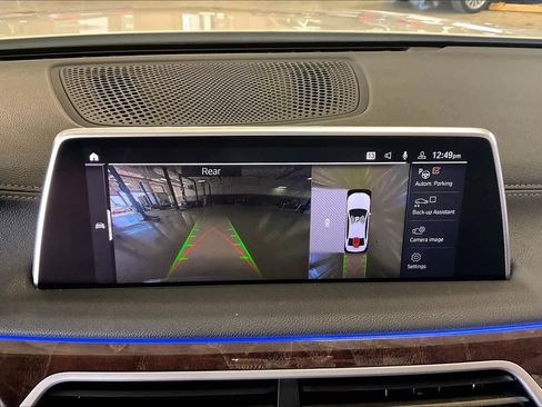 Used 2021 BMW 750i xDrive image 27