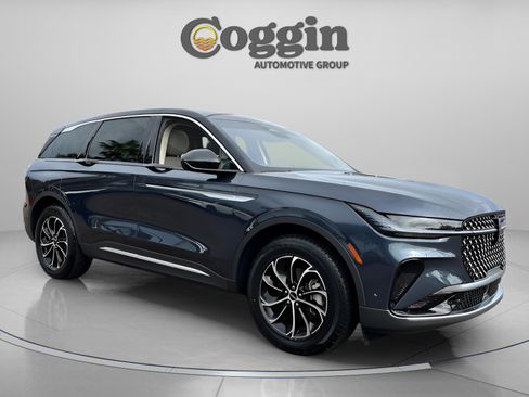 Used 2024 Lincoln Nautilus Premier w/ Equipment Group 102A image 7