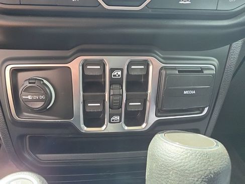 Used 2023 Jeep Gladiator Sport AWD/4WD image 16
