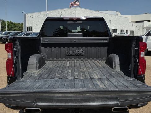 Used 2022 Chevrolet Silverado 1500 High Country w/ Technology Package AWD/4WD image 26