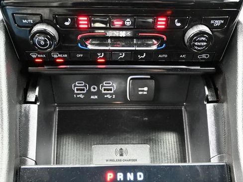 Used 2025 Jeep Grand Cherokee Altitude AWD/4WD image 40