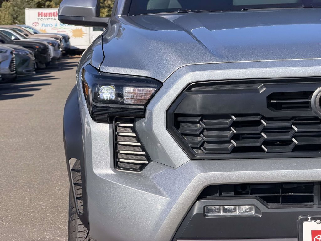 Used 2025 Toyota Tacoma TRD Off-Road AWD/4WD image 9