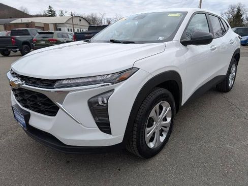 Used 2024 Chevrolet Trax LS image 1