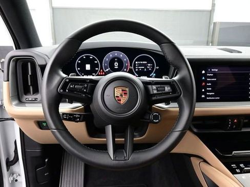 Certified 2025 Porsche Cayenne AWD/4WD image 8