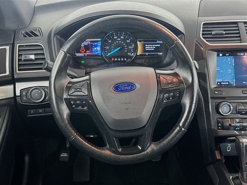 Used 2017 Ford Explorer XLT w/ Equipment Group 202A AWD/4WD image 18