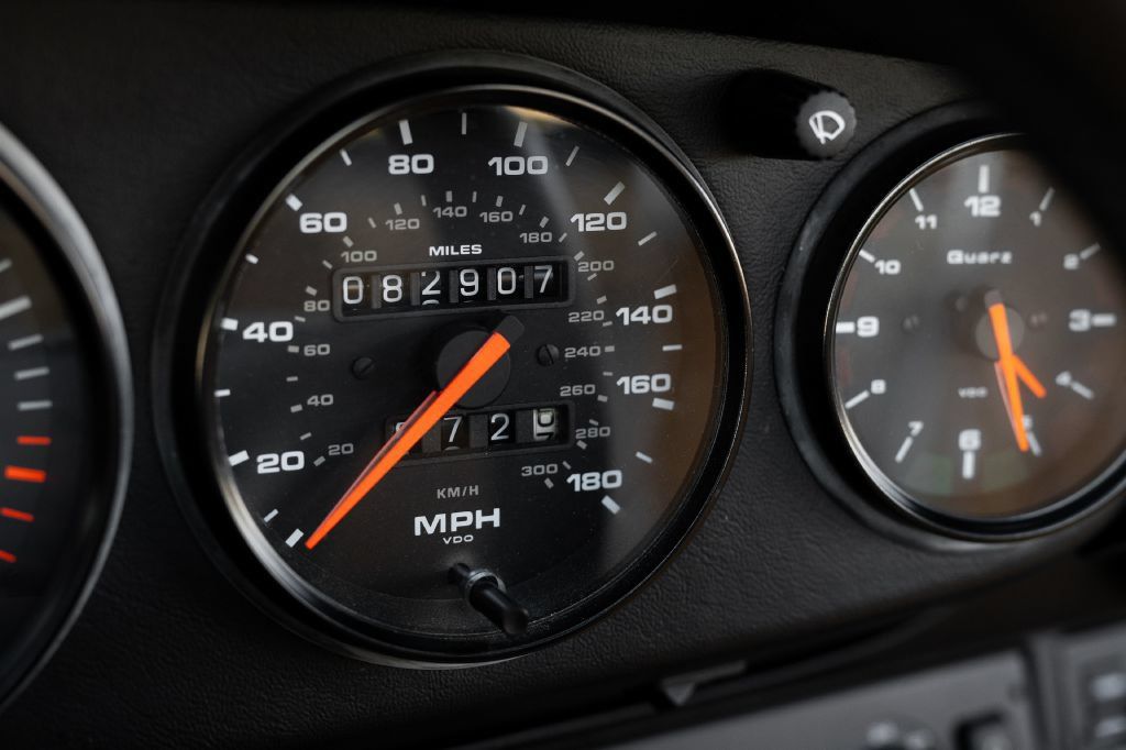 Used 1992 Porsche 911 Carrera RWD image 24