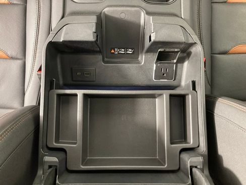 Used 2024 GMC Sierra 1500 AT4 w/ Technology Package AWD/4WD image 15