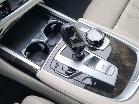 Used 2020 BMW 740i w/ Premium Package image 23