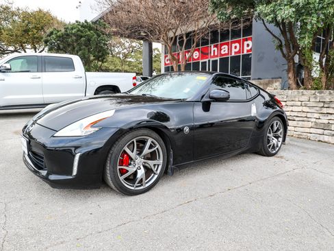 Used 2016 Nissan 370Z w/ Sport Package image 3