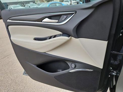 Used 2024 Buick Enclave Essence image 13