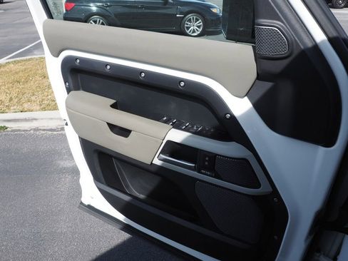 Used 2023 Land Rover Defender 110 SE image 15