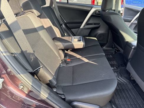 Used 2018 Toyota RAV4 LE FWD image 24